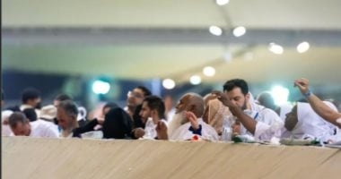 شاهد.. الحجاج يرمون جمرة العقبة الكبرى بعد اكتمال خطط تفويجهم لـ"منى"