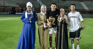 العائلة أولا.. مشاهد من احتفال لاعبى سيراميكا بكأس عاصمة مصر