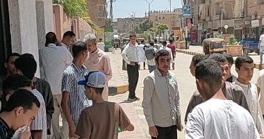 طلاب الثانوية الأزهرية بسوهاج عن امتحان الفيزياء: يحتاج وقتا أطول.. فيديو