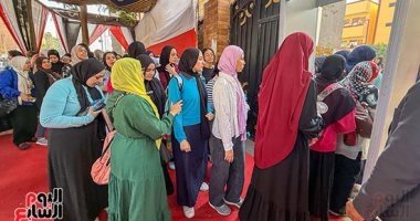 طلاب الثانوية العامة يؤدون امتحان اللغة العربية بإجمالى 55 سؤالاً