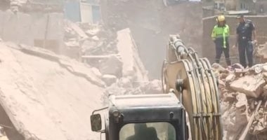 انتهاء عمليات البحث بالمنزل المنهار فى السيدة زينب بعد استخراج 8 جثث