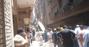 نقل 3 مصابين للمستشفى من موقع انهيار عقار فى حدائق القبة