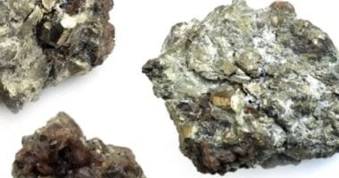ارتفاع سعر اليورانيوم وسط تصعيد التوتر بين إسرائيل وإيران.. فما هى أهميته؟