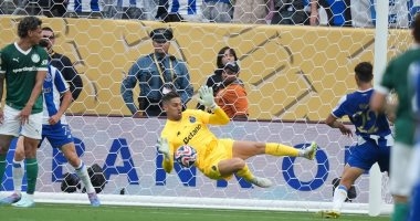 حارس بورتو يتوعد الأهلي