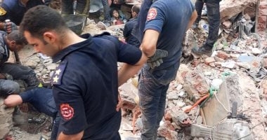 استخراج طفلة على قيد الحياة من أسفل عقار حدائق القبة المنهار بعد 7ساعات بحث