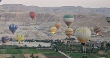 رحلات البالون الطائر ومعابد الأقصر.. سحر لا يقاوم يخطف قلوب سياح العالم
