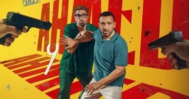 نجوم أحمد وأحمد يتصدرون البوسترات الدعائية قبل عرضه فى السينمات.. صور