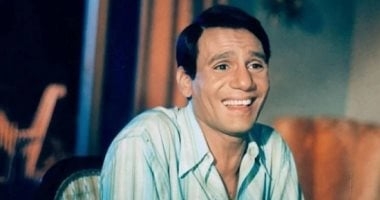 سألنا شات جى بى تى.. لو عبد الحليم حافظ كان عايش هيغنى إيه من أغانى الألفينات؟
