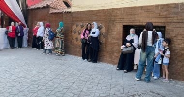 توافد طلاب الثانوية العامة بالجيزة على اللجان لأداء امتحان اللغة العربية
