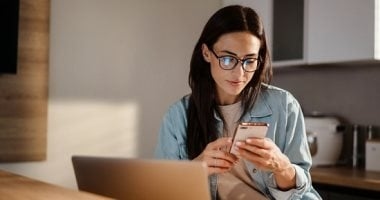 4 أسباب تجعل الشباب يفضلون الرسائل النصية عن المكالمات الهاتفية
