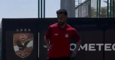 عبد القادر يتدرب في التتش قبل حسم مصيره مع الأهلي.. صور