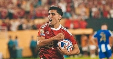 أشرف بن شرقي يقترب من تشكيل الأهلى أمام فاركو.. وتريزيجيه يعود للدكة
