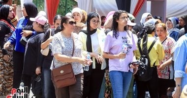 طلبة الثانوية العامة يشتكون من صعوبة امتحان الفيزياء: مستوى الأفكار بالأسئلة الاختيارية عالٍ ويحتاج وقت إضافى.. فرحة بالشعبة الأدبية لسهولة اختبار التاريخ.. الأسئلة مباشرة.. والتعليم تتخذ إجراءات ضد المخالفين
