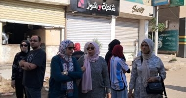 قلق على وجوه أولياء الأمور بامتحان الفيزياء والتاريخ للثانوية العامة بالقليوبية
