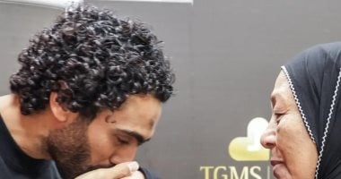 زيزو والشحات ومحمد شريف أبرز أبطال فيلم "صفقات برعاية بر الوالدين".. فيديو وصور