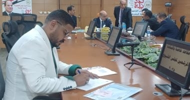 استمرار تلقى طلبات راغبى الترشح لمجلس الشيوخ بمحافظة أسوان.. فيديو وصور