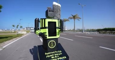 روبوت المرور الذكى.. خطوة مصرية رائدة لخلق شوارع أكثر أمانًا وتنظيمًا.. الداخلية تطلق روبوتات للحد من الأخطاء والتحاور مع المواطنين.. المهمة رصد المخالفات وإرسالها لغرفة المرور فورا بكفاءة عالية.. صور