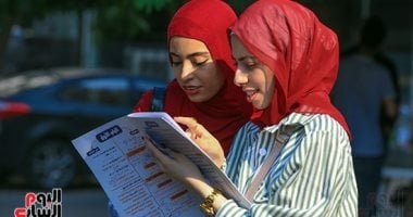طلاب الثانوية العامة يبدأون امتحان مادة اللغة الثانية