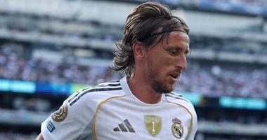 رياضة عالمية / لوكا مودريتش يصل ميلان لتوقيع عقده الجديد.. فيديو