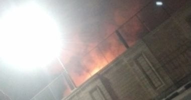 25 سيارة إطفاء تكافح حريق مصنع منظفات وكيماويات مدينة بدر