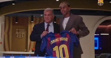 برشلونة يعلن تمديد عقد لامين يامال حتى 2031 ويمنحه القميص رقم 10
