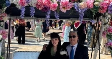 وائل جمعة صخرة الأهلى يحتفل بتخرج نجلته من جامعة ليفربول.. صور