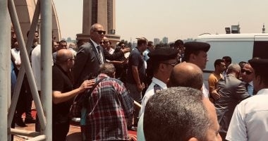 رحيل على طريق الواجب.. دموع المحبين تودع مدير أمن الوادي الجديد.. قيادات أمنية تتقدم الجنازة.. المئات يؤدون الصلاة على الجثمان.. وأسرته لـ"اليوم السابع": أدى واجبه حتى آخر لحظة.. فيديو