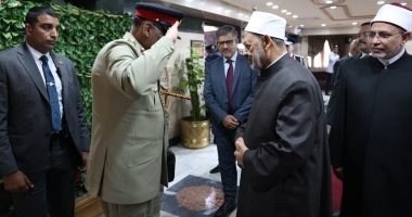 شيخ الأزهر لرئيس الأركان الباكستاني: لا استقرار عالمى دون حل قضية فلسطين