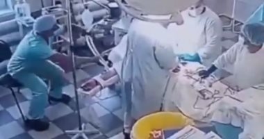 المرأة والطفل / مخافوش وجريوا.. أطباء روس يجرون عملية جراحية أثناء الزلزال