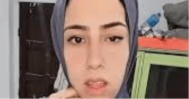 من بيع المناديل إلى"غسل" الأموال.. حلم الآيفون يقود علياء قمرون إلى الزنزانة