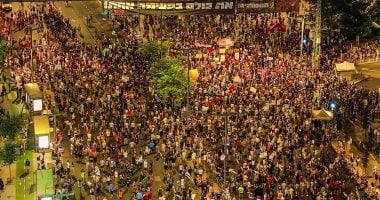 الداخل الإسرائيلى ينفجر فى وجه نتنياهو.. آلاف يتظاهرون بتل أبيب لوقف حرب غزة