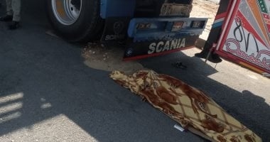أب يدهس ابنه بالخطأ أثناء انتظاره أسفل سيارة فى الشرقية