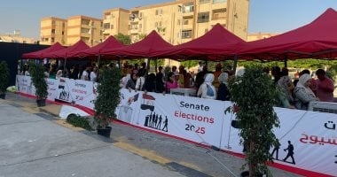 المواطنون بالتجمع الخامس يتوافدون على اللجان للتصويت بانتخابات الشيوخ.. صور