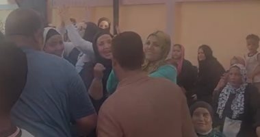 إقبال متزايد على اللجان الانتخابية فى الهرم قبل غلق باب التصويت.. فيديو