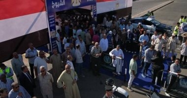 إقبال كثيف من الناخبين أمام مدرسة الفرقان فى بنى هلال المراغة بسوهاج (فيديو)