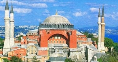 إحباط محاولة حرق مسجد آيا صوفيا فى إسطنبول.. فيديو