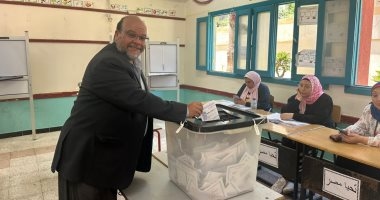 رئيس المكتب السياسى لحزب العدل يدلى بصوته فى انتخابات الشيوخ