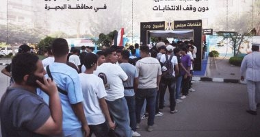 رئيس لجنة انتخابية بالبحيرة يستكمل عمله حتى وصول البديل رغم وفاة والده (فيديو)
