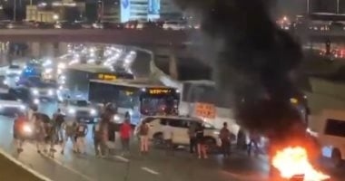 اشتباكات عنيفة بين الشرطة ومتظاهرين ضد حكومة نتنياهو وسط تل أبيب.. فيديو