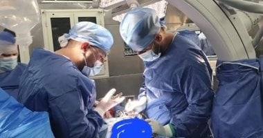 نجاح جراحة دقيقة لتوسيع القناة الشوكية وتثبيت الفقرات القطنية بمستشفى دمياط العام