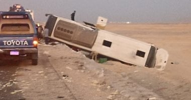 إصابة 30 شخصا فى تصادم أتوبيس مع سيارة نصف نقل بطريق أسيوط