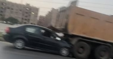 التحفظ على سيارات المتهمين فى واقعة مطاردة سيارة فتيات بطريق الواحات