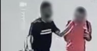 القبض على المتهم بسرقة هاتف بالإكراه فى القاهرة.. فيديو