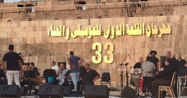جمهور مهرجان القلعة يحضر مبكراً قبل حفل الافتتاح فى أجواء تاريخية