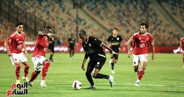 الأهلي يصعق فاركو برباعية في الدوري ويحقق انتصاره الأول مع ريبيرو