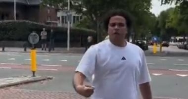 الراجل يقرب يا خونة.. مصريون يتصدون لتجاوزات الإخوان أمام سفارة هولندا.. فيديو