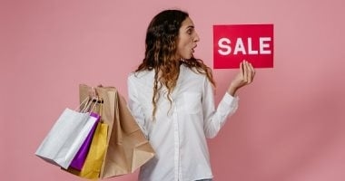 4 أبراج بتستغل عروض الأوكازيون الصيفى.. بتشترى كل اللى نفسها فيه