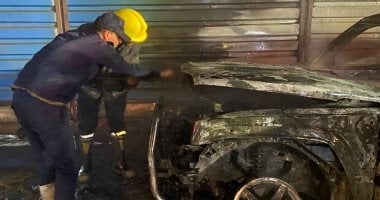 السيطرة على حريق داخل سيارة أعلى الطريق الدائرى.. صور
