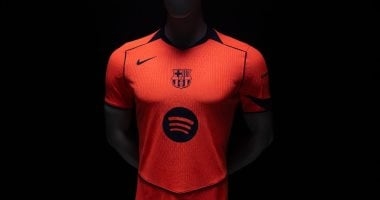 برشلونة يكشف عن قميصه الثالث بتصميم يكرّم السداسية