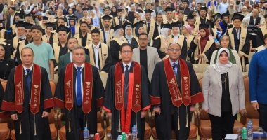 رئيس جامعة بنها لخريجي كلية الزراعة: أنتم حملة راية الأمن الغذائى ورواد التنمية فى المجتمع